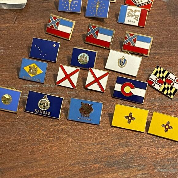 Lapel Pins Lot 73 Pieces Vintage & Modern - Picture 12 of 12
